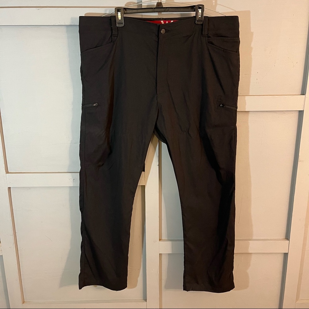 Wrangler Men's Outdoor Zip Cargo Pant Size: 44x30 Black